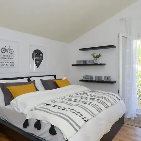 #nice&cozy Apartamento Jesenice (Split-Dalmatia)